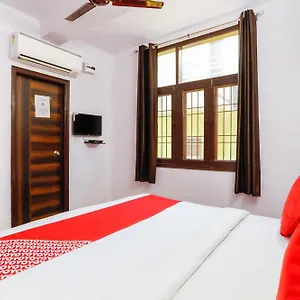 Oyo Flagship 70819 Royal King Badarpur